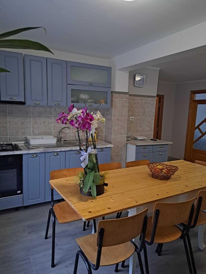 Muzicii 11 - Cozy Seaside Apartments นาโวดาริ ภายนอก รูปภาพ